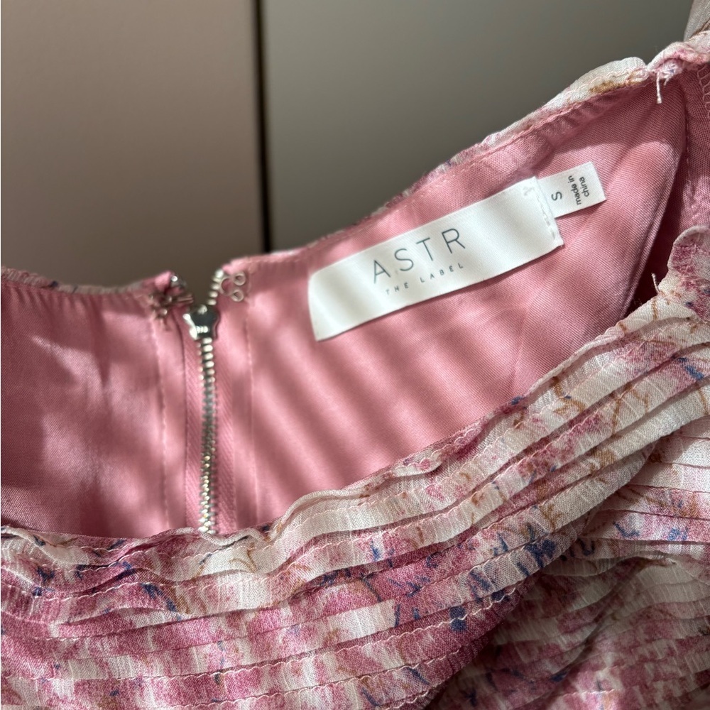 ASTR the Label Savita Pink Floral Cutout Ruched Crop Top Small - Picture 5 of 8